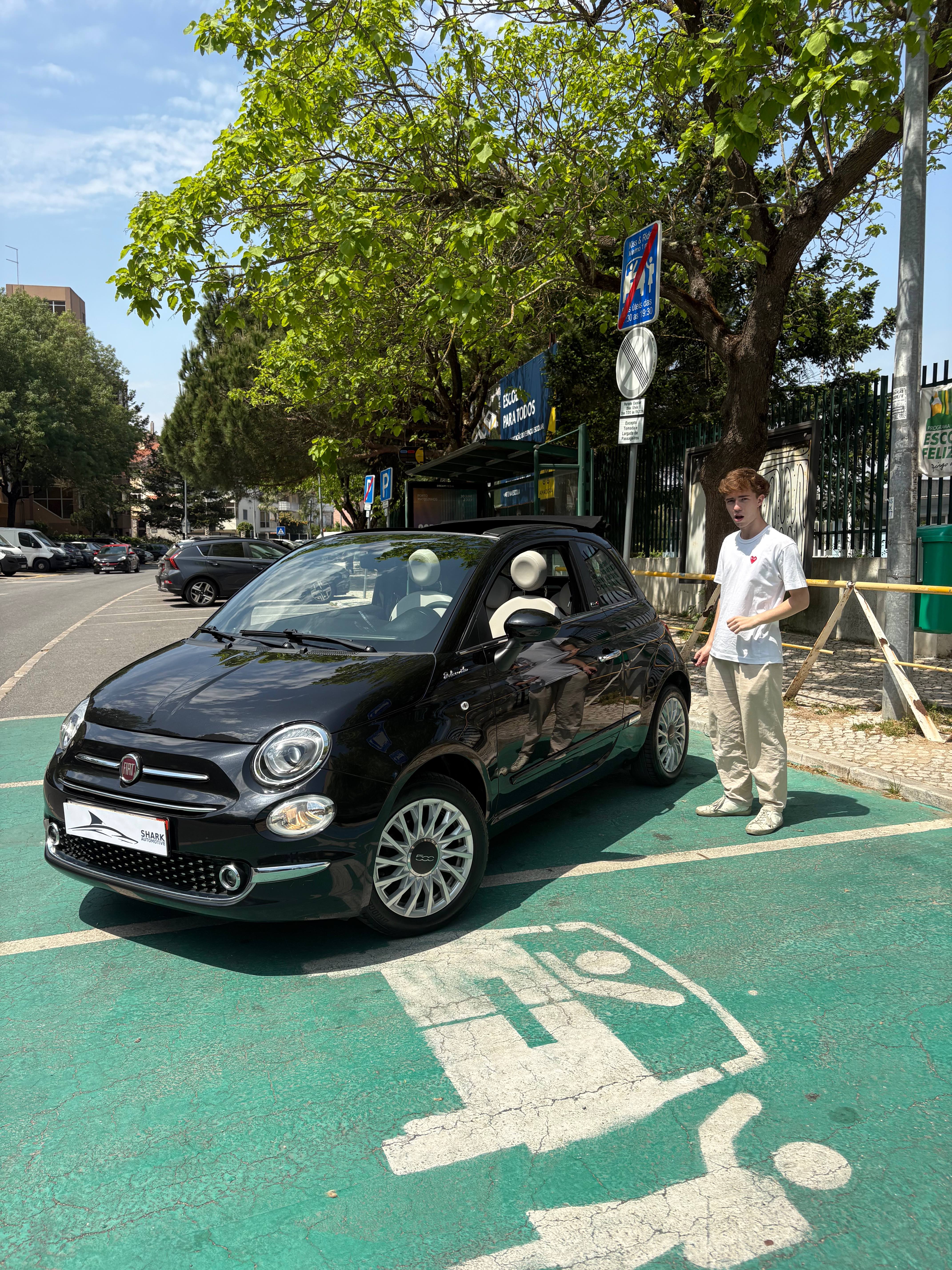 Fiat 500 com matrícula Shark Automotive na entrega